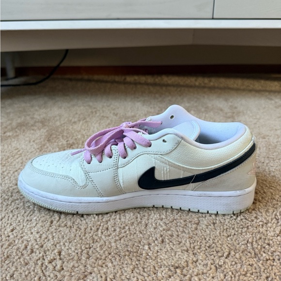 Jordan 1 Low SE. SIZE 10.5 women’s. - Picture 6 of 6